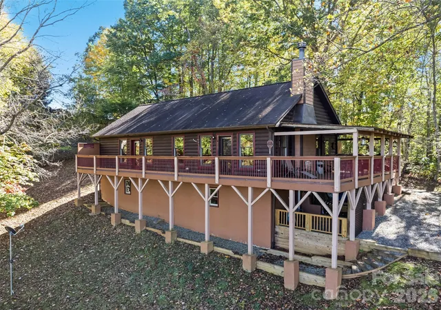 Photo 4 of Single family home for sale at 612 Whispering Winds Rd, Waynesville, NC 28785 | MLS# 4432287 | Listing updated on 2026-10-20