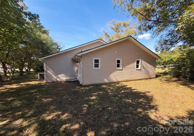 Photo 4 of Single family home for sale at 232 River St, Mount Holly, NC 28120 | MLS# 4432297 | Listing updated on 2026-10-08