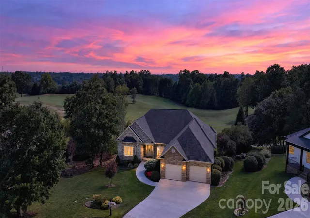 Photo 1 of Single family home for sale at 76 Divot Ct, Hickory, NC 28601 | MLS# 4432298 | Listing updated on 2026-10-08