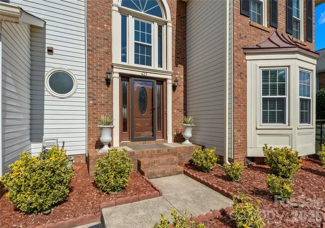 Photo 3 of Single family home for sale at 421 Halliwell St, Charlotte, NC 28262 | MLS# 4432300 | Listing updated on 2026-10-08