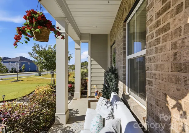 Photo 3 of Single family home for sale at 15506 Parkside Xing Dr, Charlotte, NC 28278 | MLS# 4432312 | Listing updated on 2026-10-23