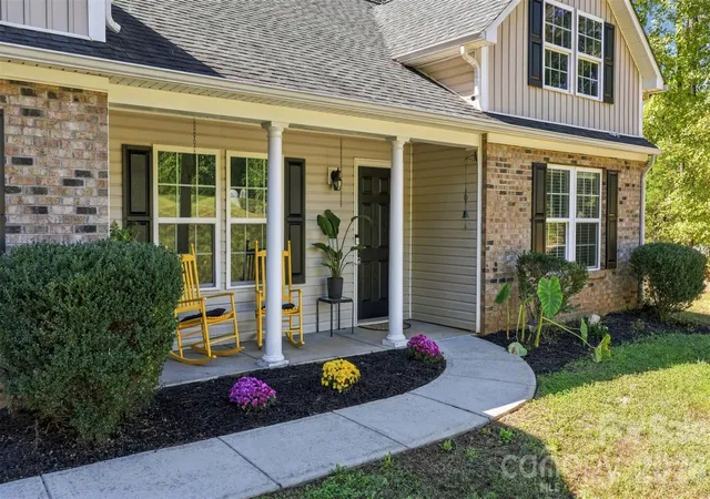 Photo 3 of Single family home for sale at 123 Sherham Way, Rock Hill, SC 29732 | MLS# 4432318 | Listing updated on 2026-10-16