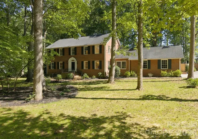 Photo 2 of Single family home for sale at 321 Camelot Dr, Salisbury, NC 28144 | MLS# 4432322 | Listing updated on 2026-10-09