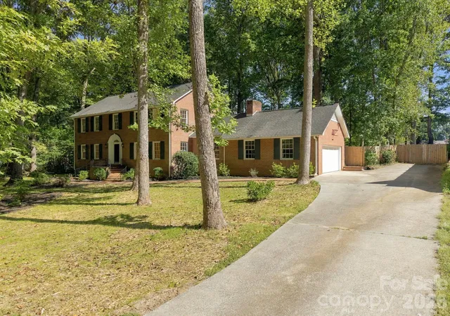 Photo 3 of Single family home for sale at 321 Camelot Dr, Salisbury, NC 28144 | MLS# 4432322 | Listing updated on 2026-10-09
