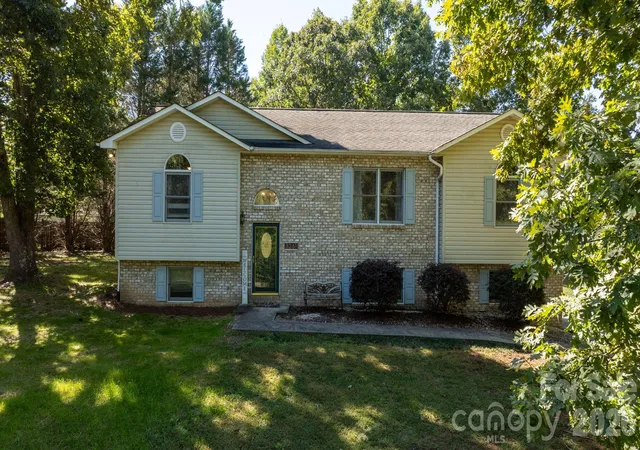Photo 3 of Single family home for sale at 3261 Washington Way, Hudson, NC 28638 | MLS# 4432336 | Listing updated on 2026-10-08