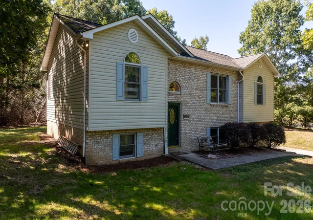 Photo 4 of Single family home for sale at 3261 Washington Way, Hudson, NC 28638 | MLS# 4432336 | Listing updated on 2026-10-08