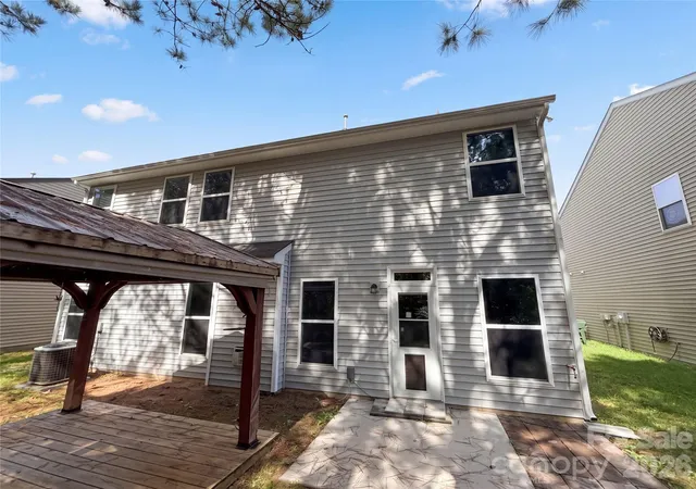 Photo 4 of Single family home for sale at 4014 Northerly Is Ct, Gastonia, NC 28056 | MLS# 4432339 | Listing updated on 2026-10-09