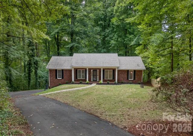 Photo 3 of Single family home for sale at 5550 Overlook Cir, Winston Salem, NC 27105 | MLS# 4432343 | Listing updated on 2026-10-23