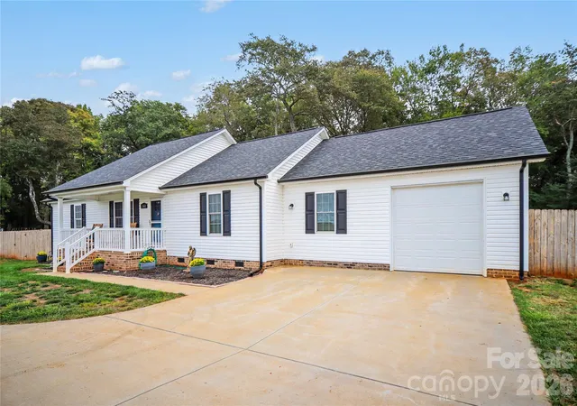 Photo 4 of Single family home for sale at 3664 Straw Fld Trl, Lincolnton, NC 28092 | MLS# 4432347 | Listing updated on 2026-10-25