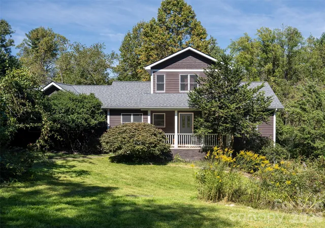 Single family home for sale at 2 Song Bird Ln, Weaverville, NC 28787 | MLS# 4432351