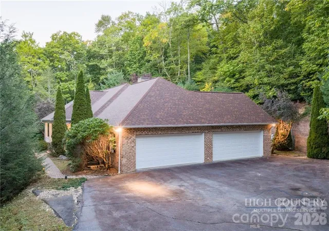 Photo 3 of Single family home for sale at 560 Greystone Dr, Boone, NC 28607 | MLS# 4432355 | Listing updated on 2026-10-08