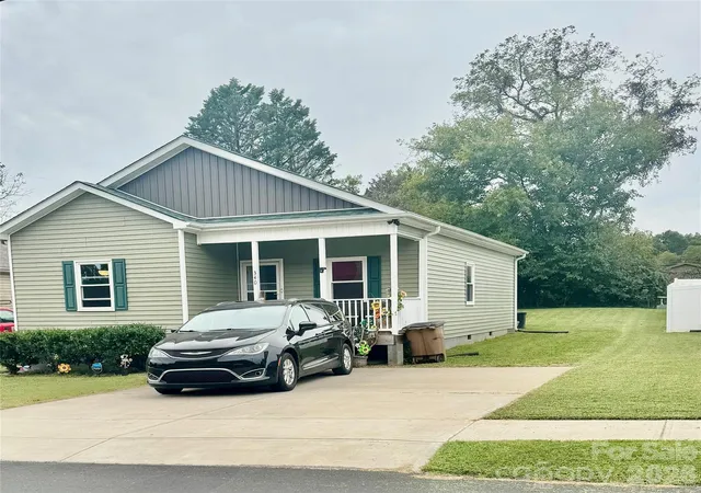 Photo 2 of Single family home for sale at 340 Mcbrayer St, Shelby, NC 28150 | MLS# 4432357 | Listing updated on 2026-10-12