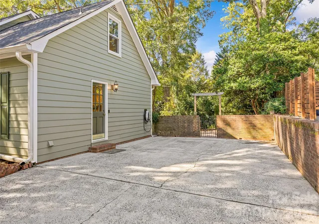 Photo 3 of Single family home for sale at 5132 Camilla Dr, Charlotte, NC 28226 | MLS# 4432368 | Listing updated on 2026-10-21