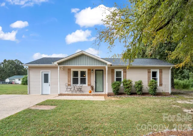 Photo 1 of Single family home for sale at 112 Roseborough Rd, Grover, NC 28073 | MLS# 4432378 | Listing updated on 2026-10-08