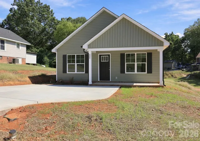 Photo 1 of Single family home for sale at 808 4th Street, Albemarle, NC 28001 | MLS# 4432385 | Listing updated on 2026-10-16