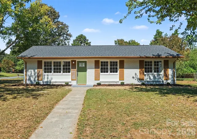 Photo 1 of Single family home for sale at 3801 Hillock Ct, Charlotte, NC 28215 | MLS# 4432395 | Listing updated on 2026-10-10