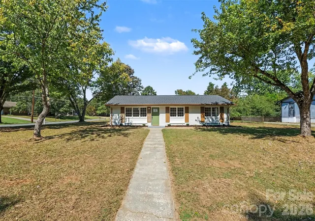 Photo 3 of Single family home for sale at 3801 Hillock Ct, Charlotte, NC 28215 | MLS# 4432395 | Listing updated on 2026-10-10
