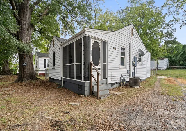 Single family home for sale at 1409 Essex St, Gastonia, NC 28052 | MLS# 4432399