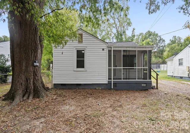 Photo 3 of Single family home for sale at 1409 Essex St, Gastonia, NC 28052 | MLS# 4432399 | Listing updated on 2026-10-07