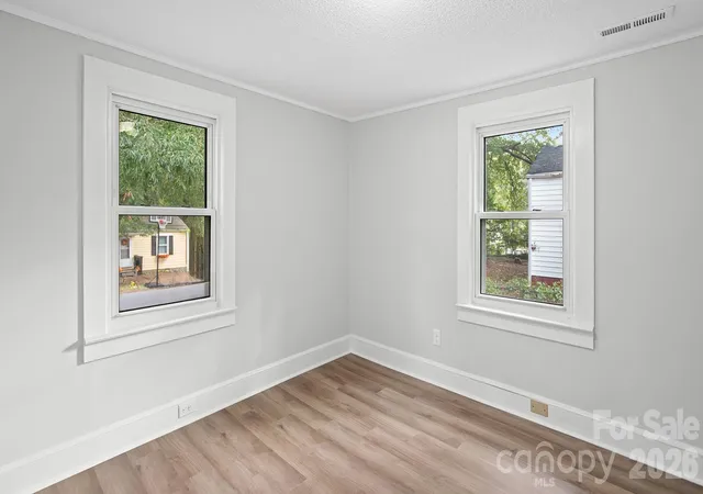 Photo 3 of Single family home for sale at 1409 Essex St, Gastonia, NC 28052 | MLS# 4432399 | Listing updated on 2026-10-07