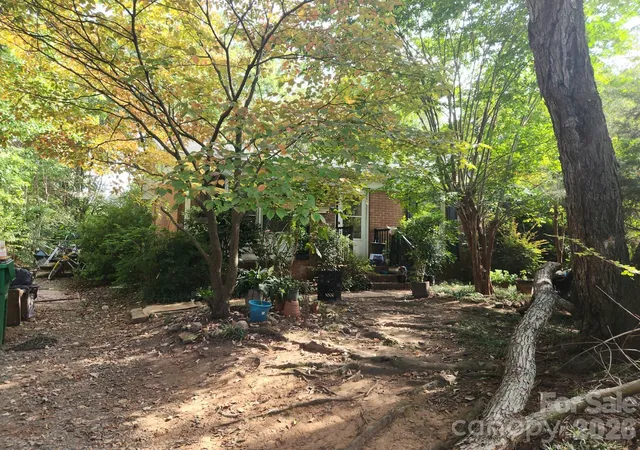 Photo 1 of Single family home for sale at 800 Farmcrest Dr, Charlotte, NC 28206 | MLS# 4432403 | Listing updated on 2026-10-12