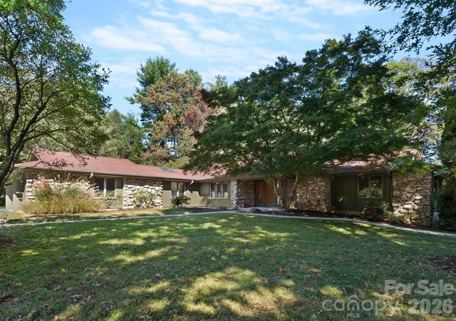 Photo 1 of Single family home for sale at 3003 Sourwood Trl, Hendersonville, NC 28739 | MLS# 4432414 | Listing updated on 2026-10-09
