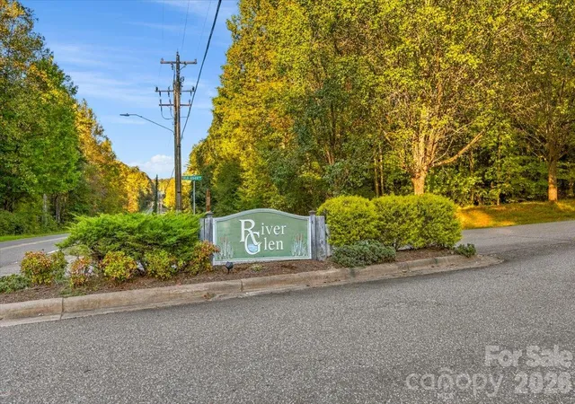 Photo 3 of Single family home for sale at 106 S River Glen Dr, Morganton, NC 28655 | MLS# 4432425 | Listing updated on 2026-10-09