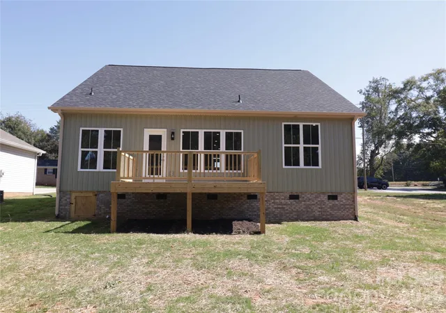 Photo 3 of Single family home for sale at 103 Hillcrest St, Shelby, NC 28152 | MLS# 4432427 | Listing updated on 2026-10-11