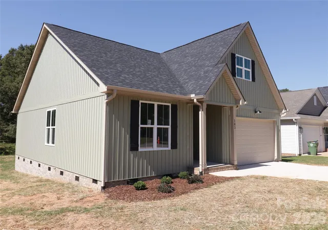 Photo 4 of Single family home for sale at 103 Hillcrest St, Shelby, NC 28152 | MLS# 4432427 | Listing updated on 2026-10-11