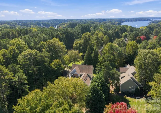 Photo 2 of Single family home for sale at 105 Alder Springs Ln, Mooresville, NC 28117 | MLS# 4432434 | Listing updated on 2026-10-29