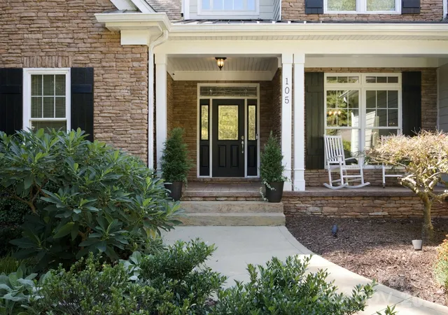 Photo 3 of Single family home for sale at 105 Alder Springs Ln, Mooresville, NC 28117 | MLS# 4432434 | Listing updated on 2026-10-29