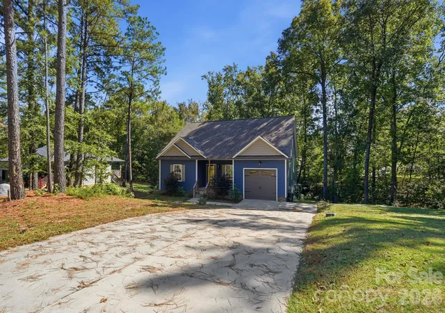 Photo 2 of Single family home for sale at 1534 Hathaway Dr, Rock Hill, SC 29730 | MLS# 4432448 | Listing updated on 2026-10-24