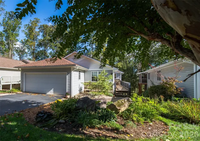 Photo 1 of Single family home for sale at 317 Ewarts Hl Rd, Hendersonville, NC 28739 | MLS# 4432454 | Listing updated on 2026-10-15