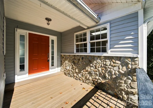 Photo 2 of Single family home for sale at 317 Ewarts Hl Rd, Hendersonville, NC 28739 | MLS# 4432454 | Listing updated on 2026-10-15