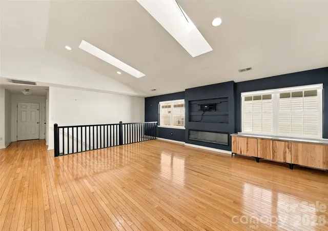 Photo 4 of Single family home for sale at 317 Ewarts Hl Rd, Hendersonville, NC 28739 | MLS# 4432454 | Listing updated on 2026-10-15