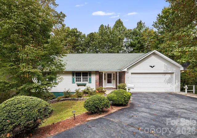 Photo 2 of Single family home for sale at 103 Tarragon Pl, Flat Rock, NC 28731 | MLS# 4432456 | Listing updated on 2026-10-15