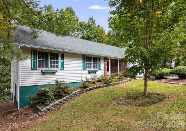 Photo 3 of Single family home for sale at 103 Tarragon Pl, Flat Rock, NC 28731 | MLS# 4432456 | Listing updated on 2026-10-15