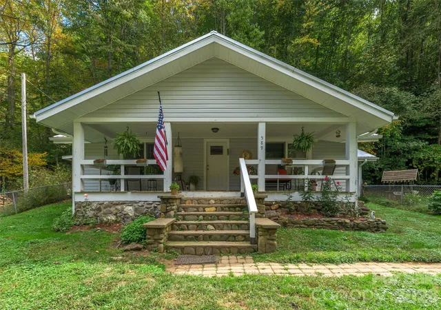 Photo 2 of Single family home for sale at 589 Little E Frk Rd, Canton, NC 28716 | MLS# 4432459 | Listing updated on 2026-10-08