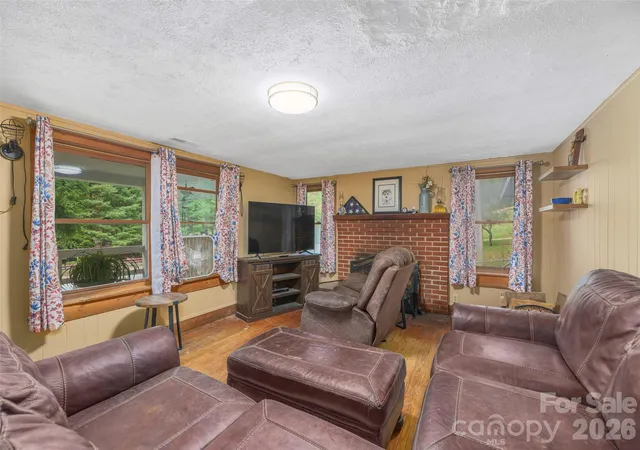 Photo 4 of Single family home for sale at 589 Little E Frk Rd, Canton, NC 28716 | MLS# 4432459 | Listing updated on 2026-10-08