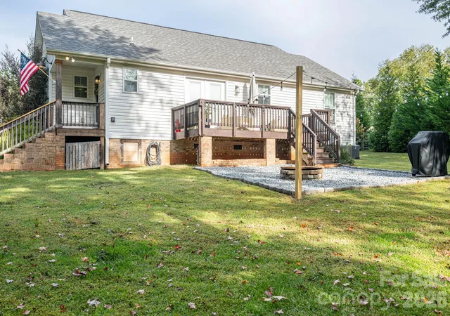Photo 4 of Single family home for sale at 203 Dayton Rd, Dallas, NC 28034 | MLS# 4432462 | Listing updated on 2026-10-10