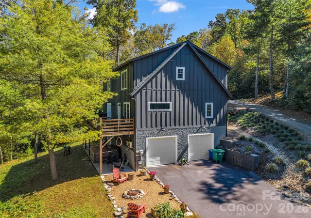 Photo 4 of Single family home for sale at 103 Garren Shady Way, Fairview, NC 28730 | MLS# 4432463 | Listing updated on 2026-10-08