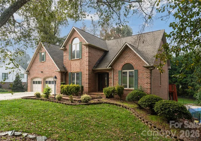 Photo 1 of Single family home for sale at 4943 Elmhurst Dr NE, Hickory, NC 28601 | MLS# 4432465 | Listing updated on 2026-10-27