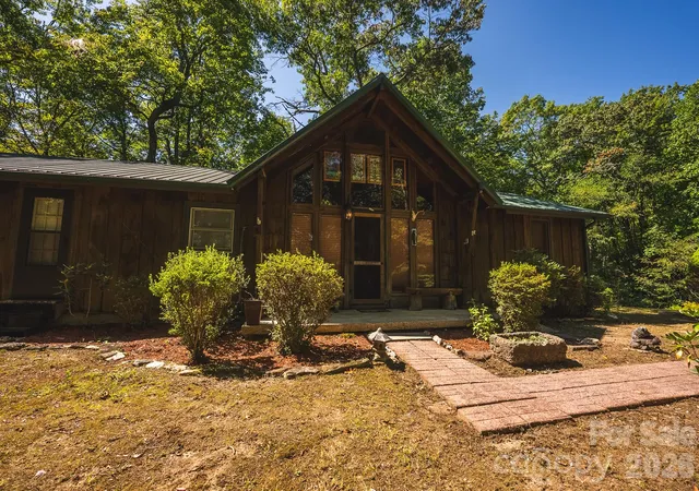 Photo 1 of Single family home for sale at 401 Shady Dr, Collettsville, NC 28611 | MLS# 4432469 | Listing updated on 2026-10-10