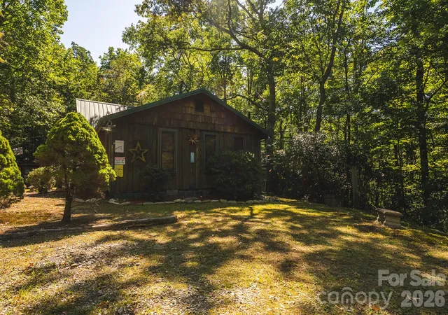 Photo 3 of Single family home for sale at 401 Shady Dr, Collettsville, NC 28611 | MLS# 4432469 | Listing updated on 2026-10-10