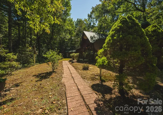 Photo 3 of Single family home for sale at 401 Shady Dr, Collettsville, NC 28611 | MLS# 4432469 | Listing updated on 2026-10-10