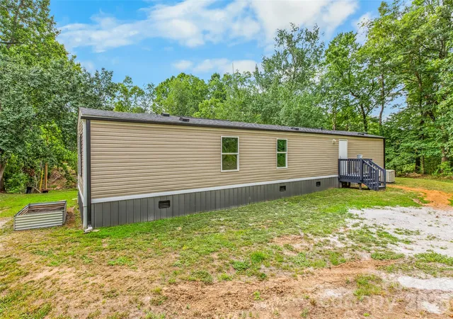 Photo 4 of Single family home for sale at 5540 Sparks Rd, Hamptonville, NC 27020 | MLS# 4432472 | Listing updated on 2026-10-16