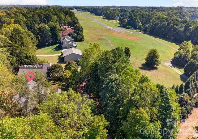 Photo 2 of Single family home for sale at 321 Normandy Rd, Mooresville, NC 28117 | MLS# 4432473 | Listing updated on 2026-10-29