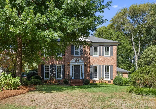 Photo 2 of Single family home for sale at 2920 Wickersham Rd, Charlotte, NC 28211 | MLS# 4432477 | Listing updated on 2026-10-09