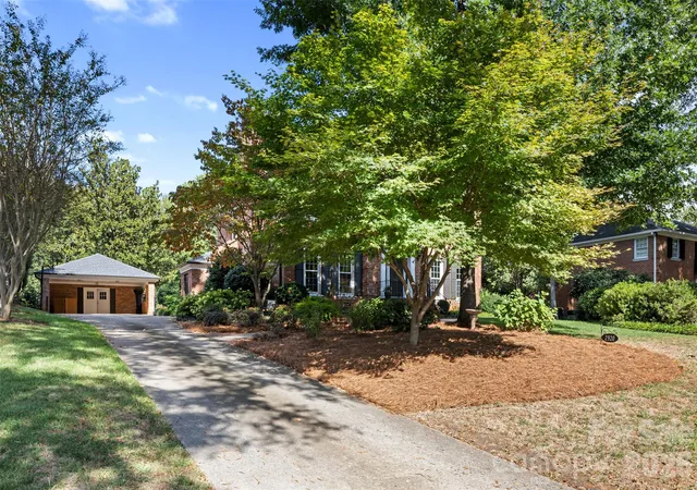 Photo 3 of Single family home for sale at 2920 Wickersham Rd, Charlotte, NC 28211 | MLS# 4432477 | Listing updated on 2026-10-09