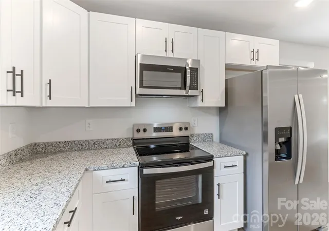 Listing Photo 4 - Condo for sale in building located at 603-605 6th Ave SW, Hickory, NC 28602 - Unit #2